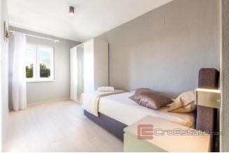 013 2031 76 Kastela House with pool and sea view for sale