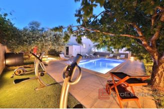 013 2031 76 Kastela House with pool and sea view for sale