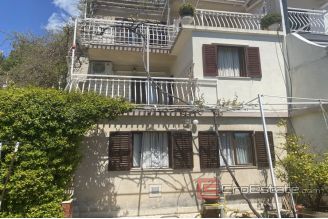 011 2037 40 Omiš Apartment house with sea view for sale