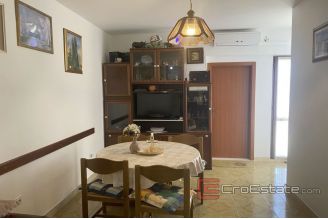 011 2037 40 Omiš Apartment house with sea view for sale