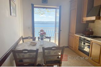 011 2037 40 Omiš Apartment house with sea view for sale