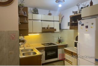 011 2037 40 Omiš Apartment house with sea view for sale