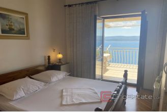 011 2037 40 Omiš Apartment house with sea view for sale