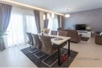 013 2035 82a Marina Luxury villas with sea view for sale