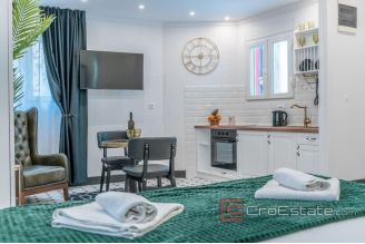 016 2036 68 split center two studio apartments for sale