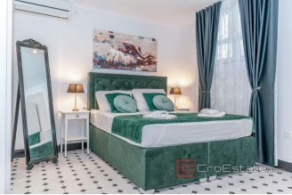 016 2036 68 split center two studio apartments for sale