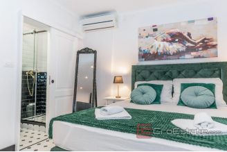 016 2036 68 split center two studio apartments for sale