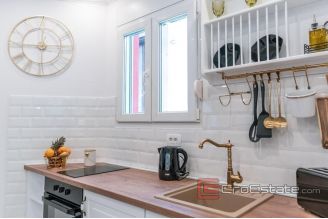 016 2036 68 split center two studio apartments for sale