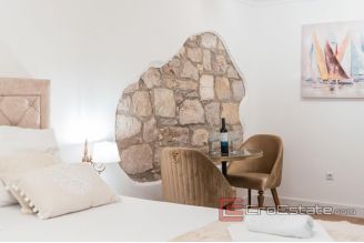 016 2036 68 split center two studio apartments for sale