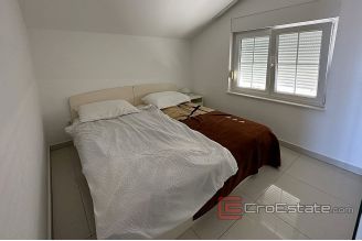 016 2036 67 Rogoznica house for sale