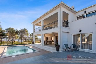 024 2043 67 near sibenik luxury villa with pool by the sea for sale