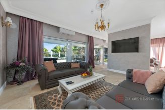 024 2043 67 near sibenik luxury villa with pool by the sea for sale