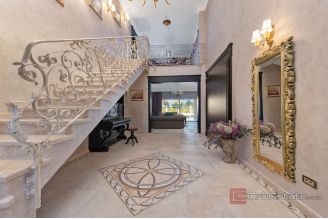 024 2043 67 near sibenik luxury villa with pool by the sea for sale