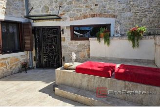 014 1014 22 Porec stone house for sale