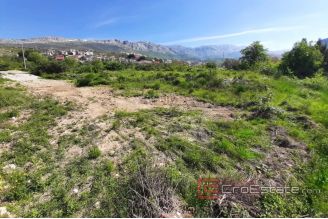 003 2016 548 Split area building land in the business zone for sale