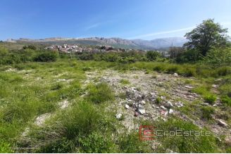 003 2016 548 Split area building land in the business zone for sale