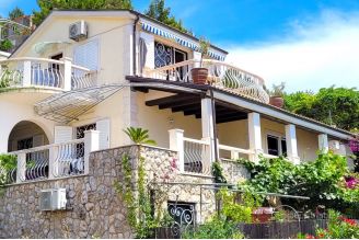 017 2030 50 near Omis house with sea view for sale