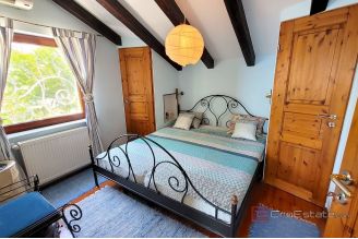 017 2030 50 near Omis house with sea view for sale