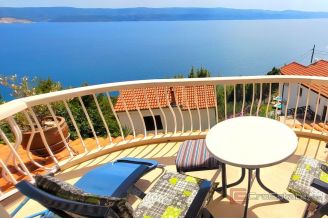 017 2030 50 near Omis house with sea view for sale