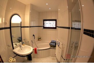 017 2030 50 near Omis house with sea view for sale