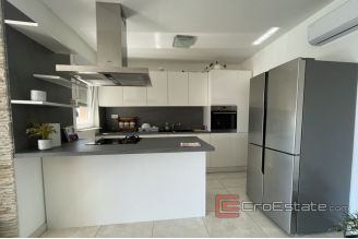 017 2030 51 Split area house with sea view for sale