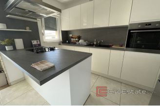017 2030 51 Split area house with sea view for sale