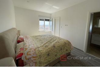 017 2030 51 Split area house with sea view for sale