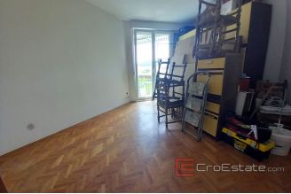 009 2031 77 split center three room apartment for sale