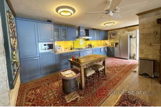 017 2041 54 Ugljan House near the sea for sale