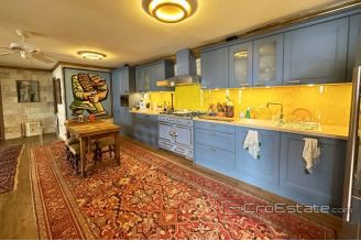 017 2041 54 Ugljan House near the sea for sale