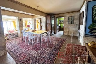 017 2041 54 Ugljan House near the sea for sale