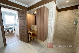 017 2041 54 Ugljan House near the sea for sale