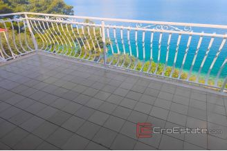 009 2021 339 Ciovo house first row to the sea for sale
