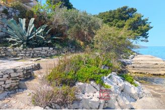 009 2021 339 Ciovo house first row to the sea for sale