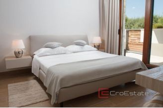 013 2018 225 Ciovo house first row to the sea for sale