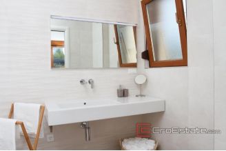 013 2018 225 Ciovo house first row to the sea for sale