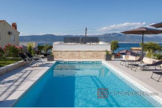 013 2018 225 Ciovo house first row to the sea for sale