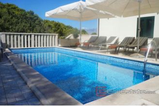 007 2037 41 Brac House with sea view for sale