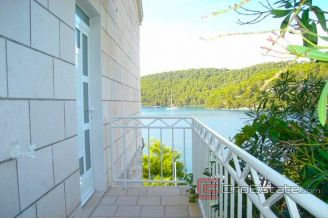 012 2021 340 Mljet house first row to the sea for sale