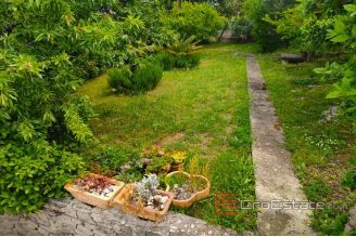 014 2021 341 Ciovo house first row to the sea for sale