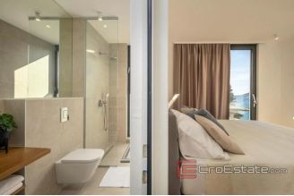 016 5248 30 Ugljan villa near the sea for sale