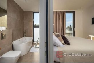 016 5248 30 Ugljan villa near the sea for sale