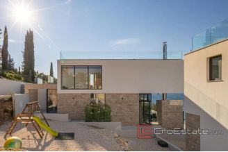 016 5248 30 Ugljan villa near the sea for sale