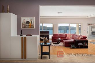 019 5249 30 Sibenik house first row to the sea for sale