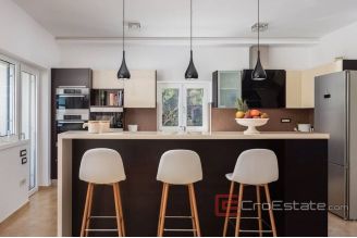 019 5249 30 Sibenik house first row to the sea for sale