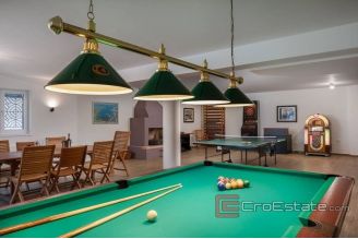 019 5249 30 Sibenik house first row to the sea for sale