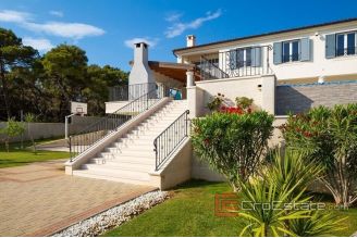 019 5249 30 Sibenik house first row to the sea for sale