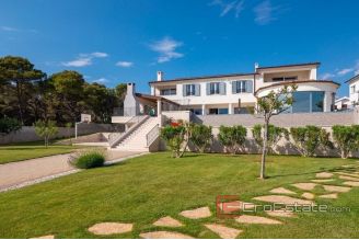 019 5249 30 Sibenik house first row to the sea for sale