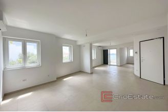 007 2043 68 Penthouse in the second row to the sea for salet