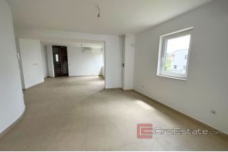 007 2043 68 Penthouse in the second row to the sea for salet